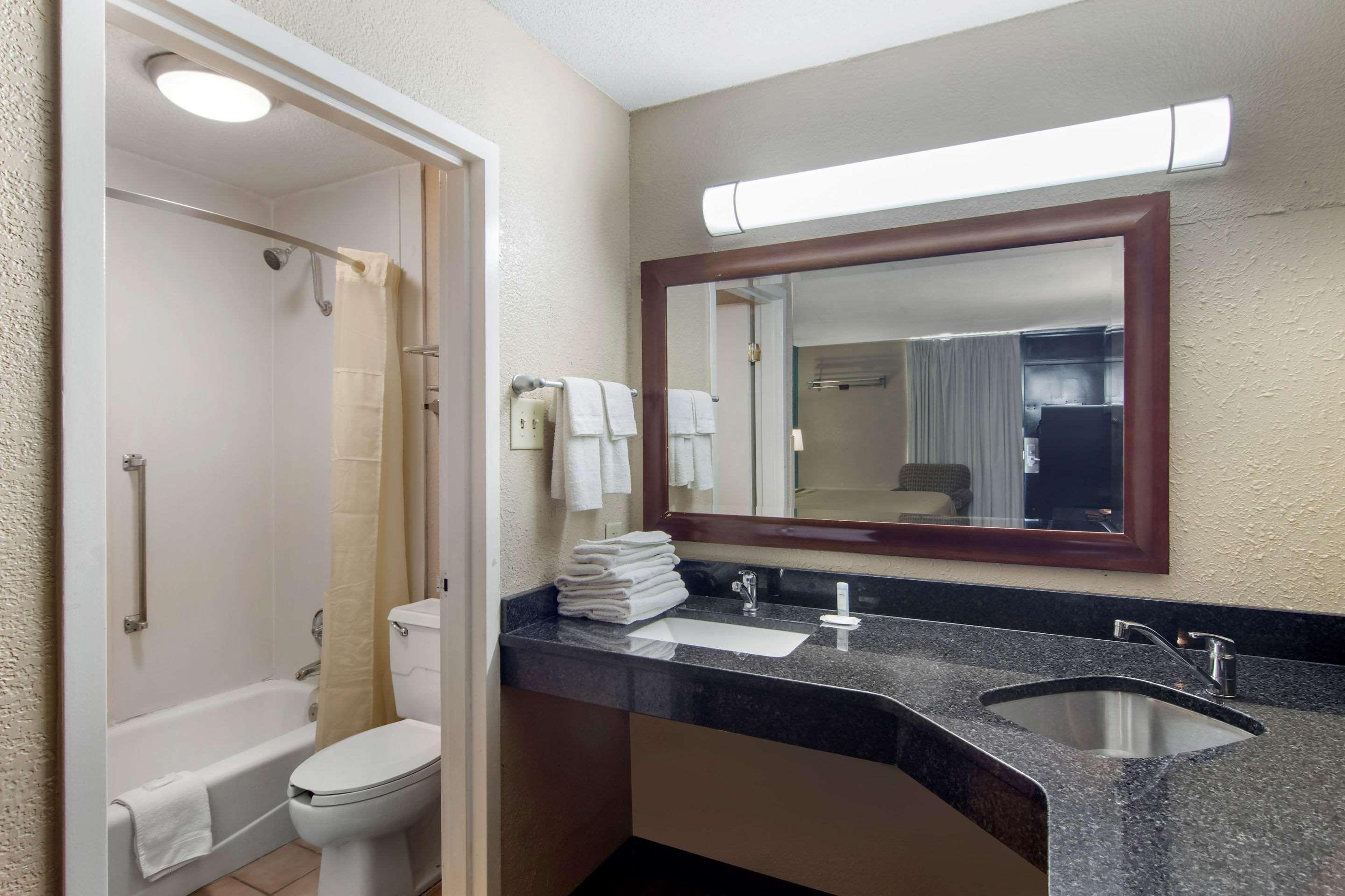 Suburban Studios Macon Ngoại thất bức ảnh