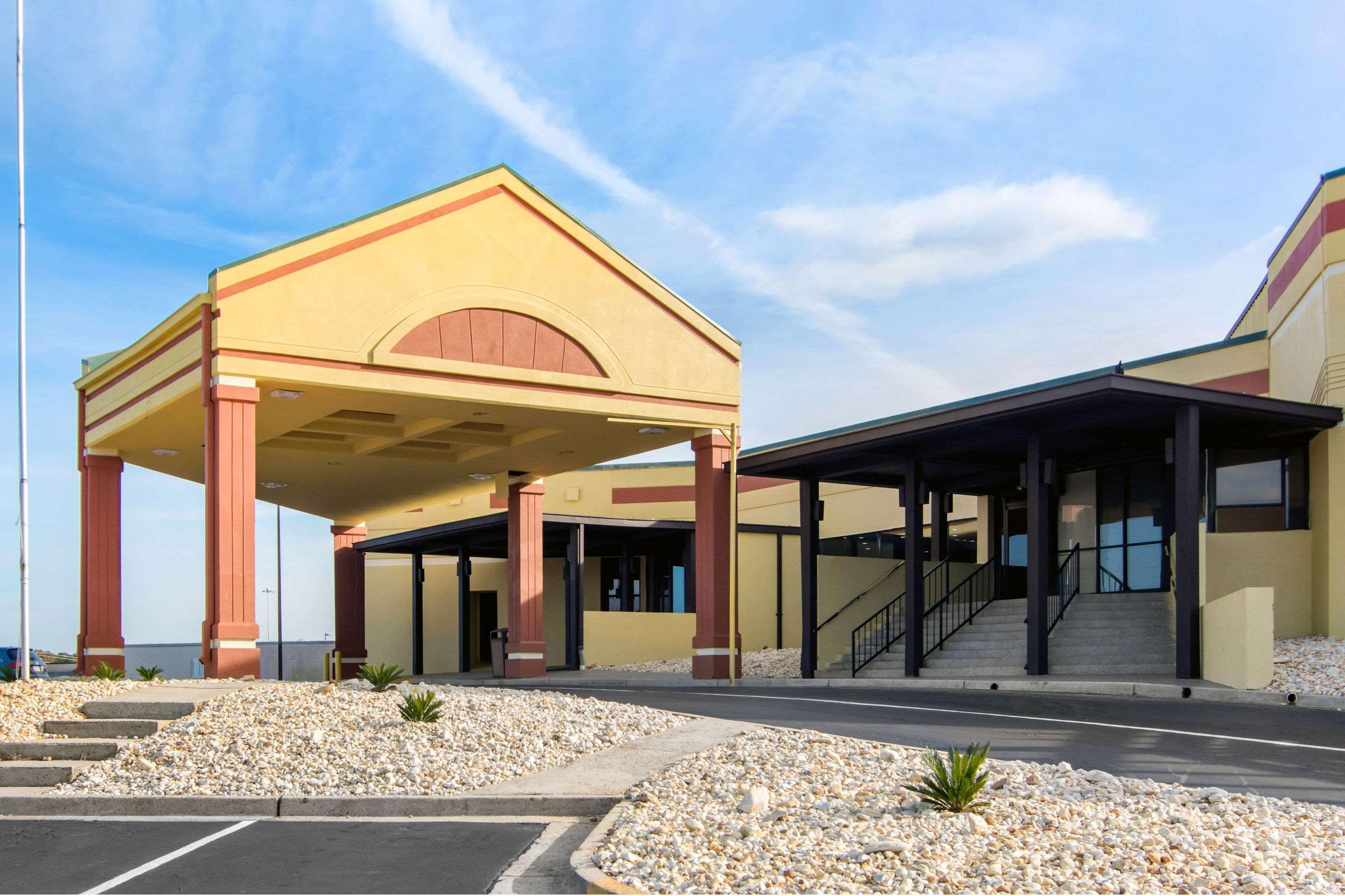 Suburban Studios Macon Ngoại thất bức ảnh